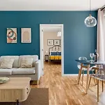 Executive Riverside Apartment