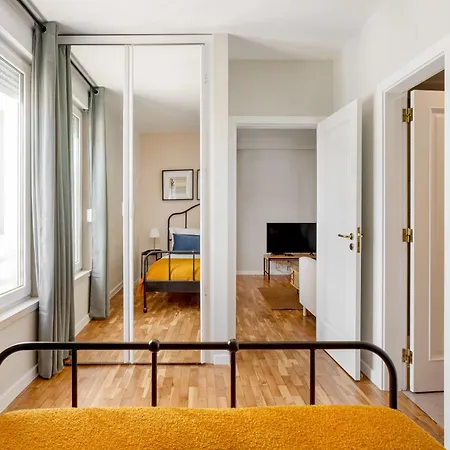 Executive Riverside Apartment *