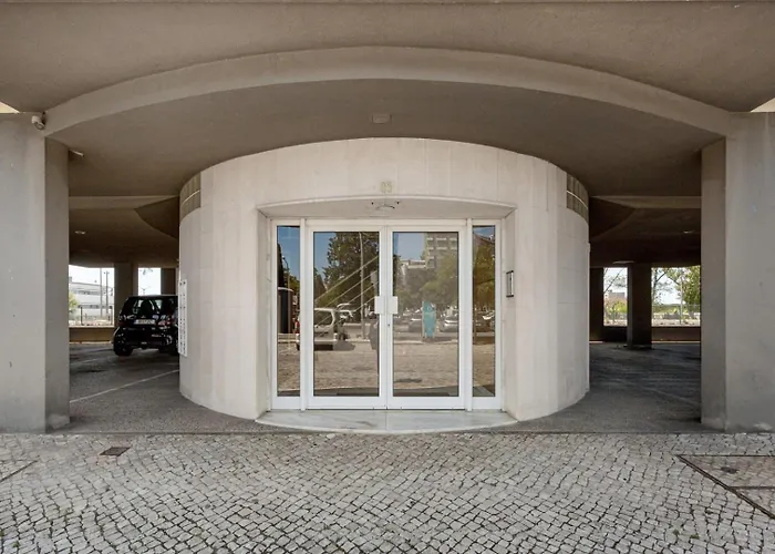 Executive Riverside Apartment Lisbon